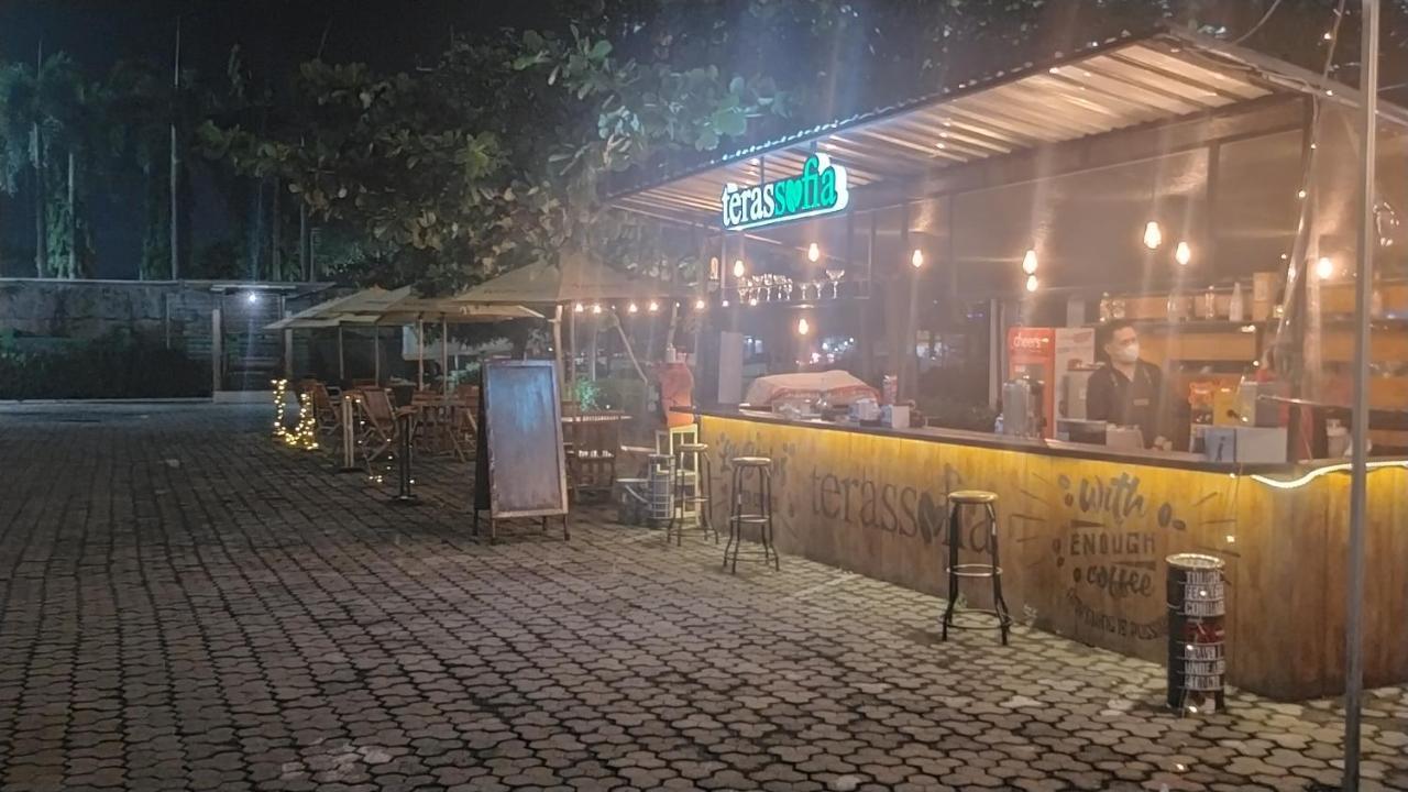 Hotel Sofia Juanda Surabaya Sidoarjo Exteriör bild