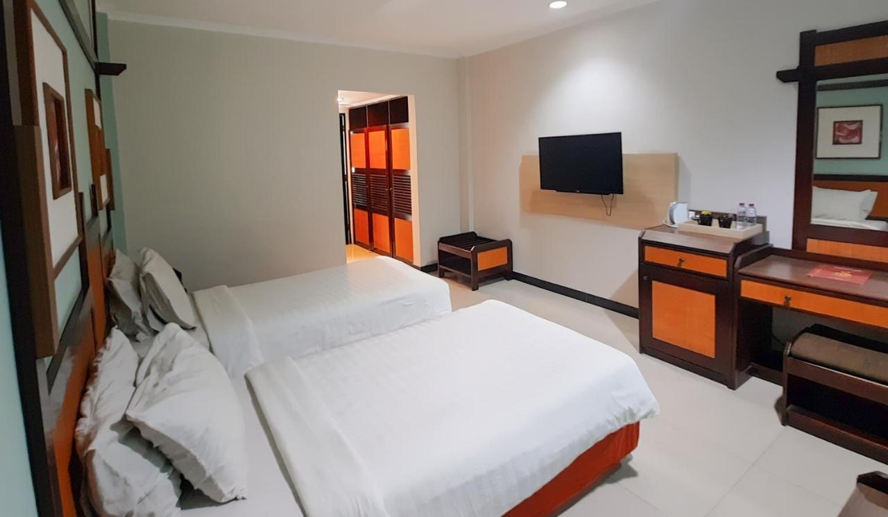 Hotel Sofia Juanda Surabaya Sidoarjo Exteriör bild