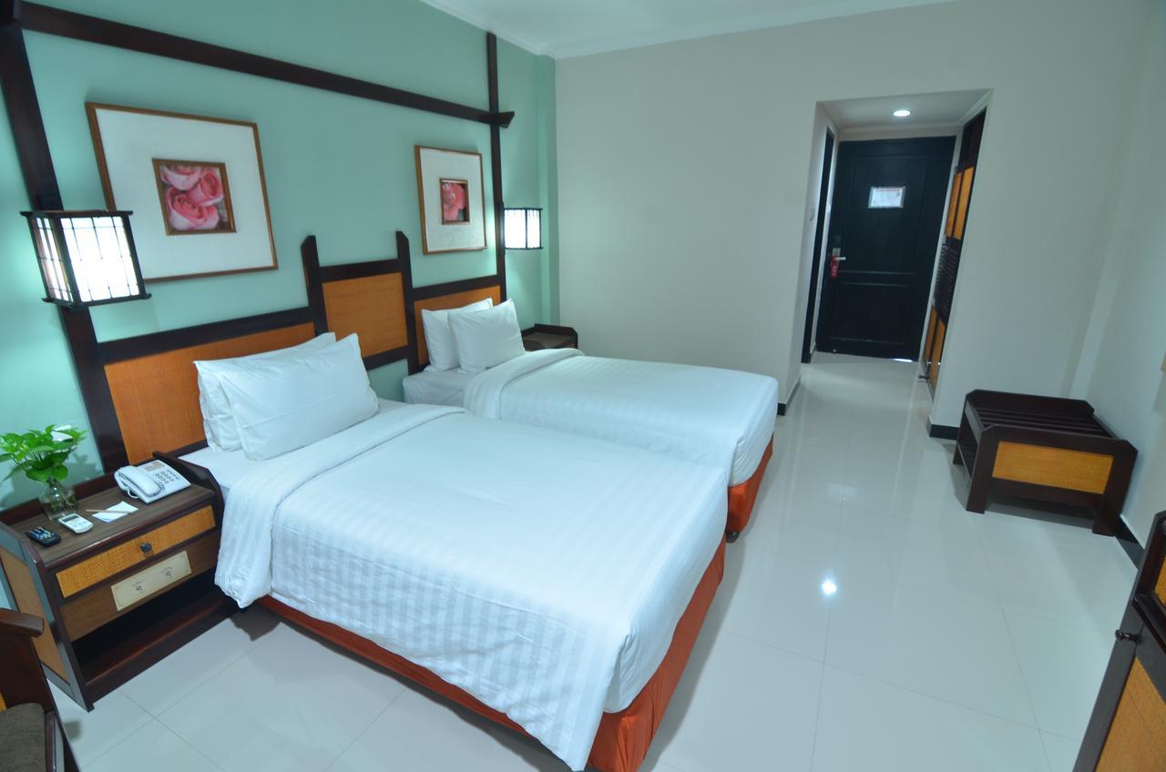 Hotel Sofia Juanda Surabaya Sidoarjo Exteriör bild